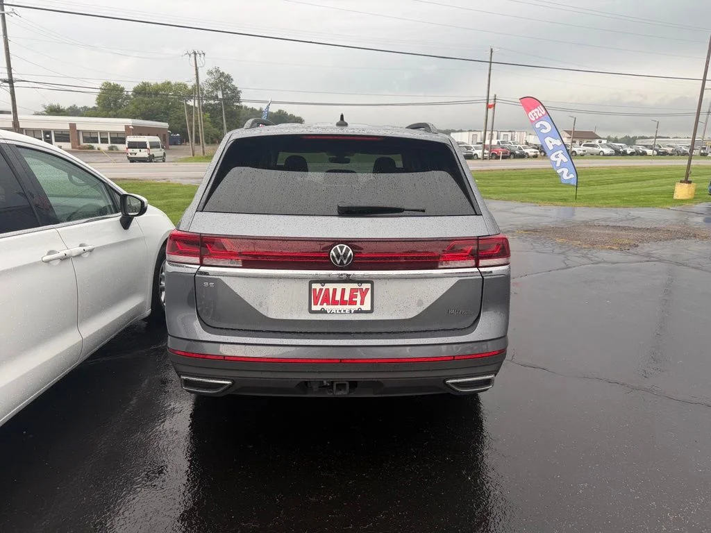 Used 2025 Gray Volkswagen 2.0T SE w/Technology image 5