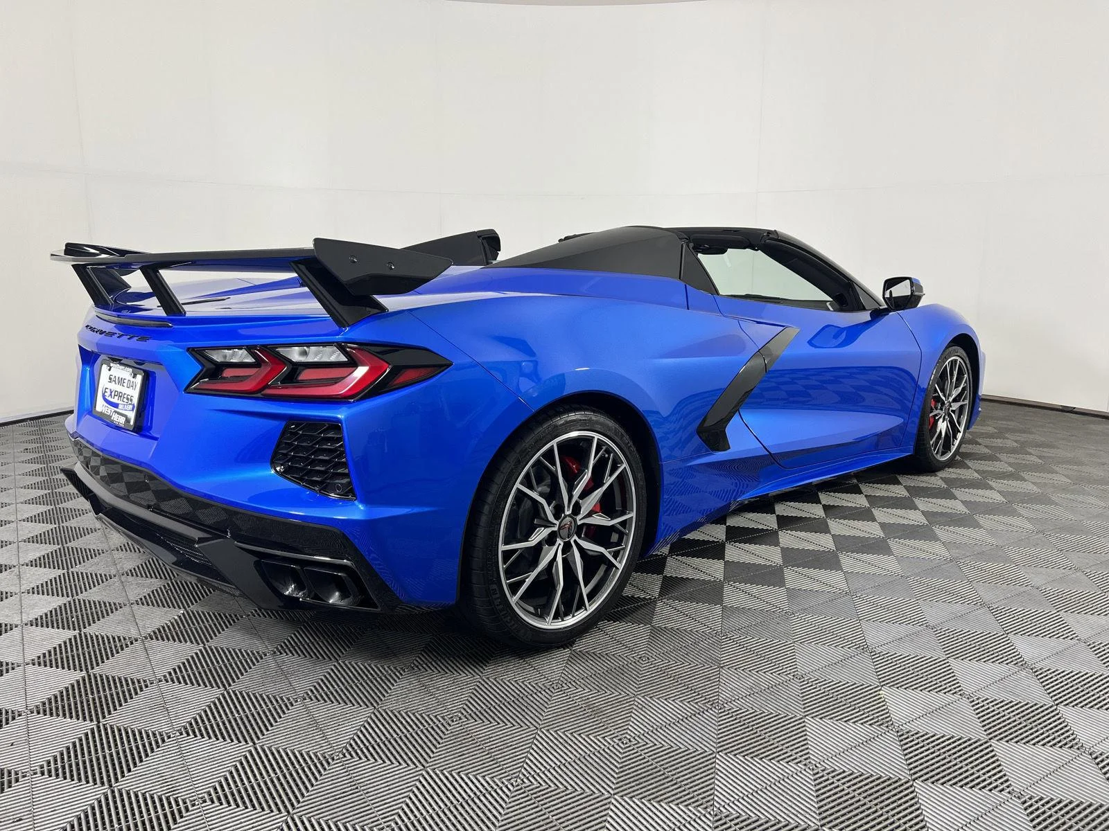 Used 2025 Riptide Blue Metallic Chevrolet 2LT image 22