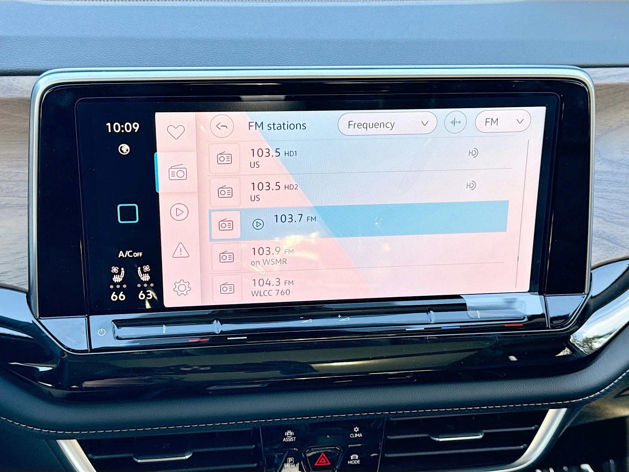 New 2026 Mist Volkswagen 2.0T SE w/Technology image 31