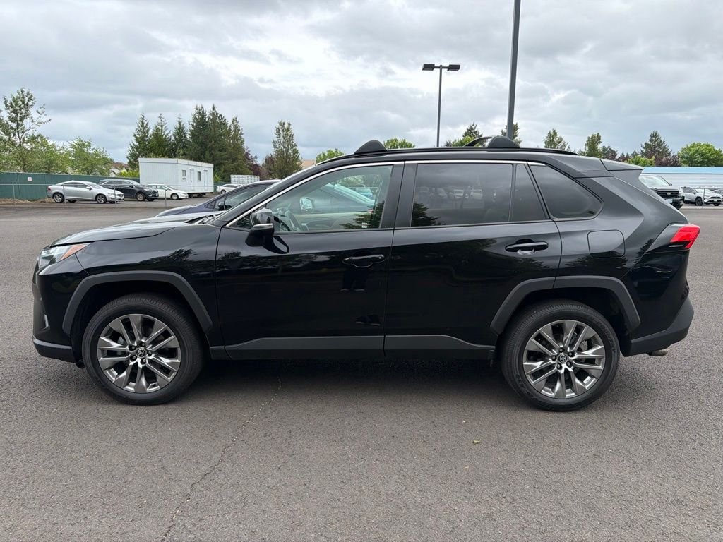 Used 2023 Midnight Black Metallic Toyota XLE Premium image 6