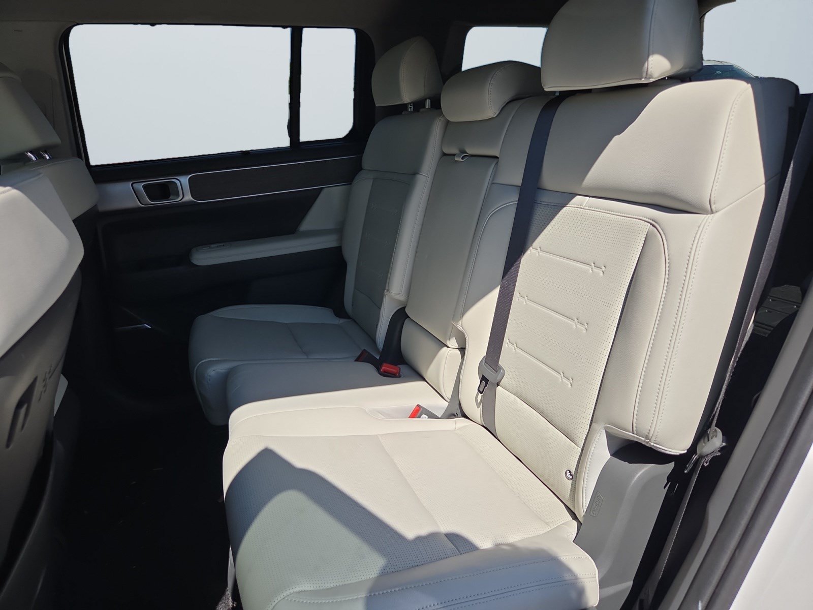 2026 Hyundai Santa Fe Limited - Photo 13