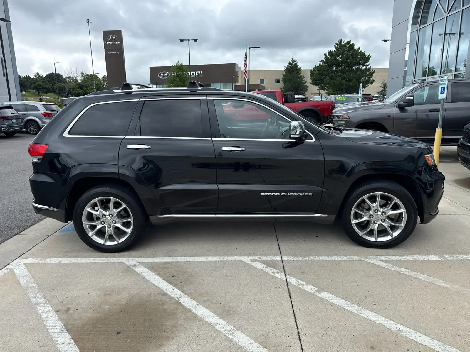 Used 2014 Brilliant Black Crystal Pearlcoat Jeep Summit image 4