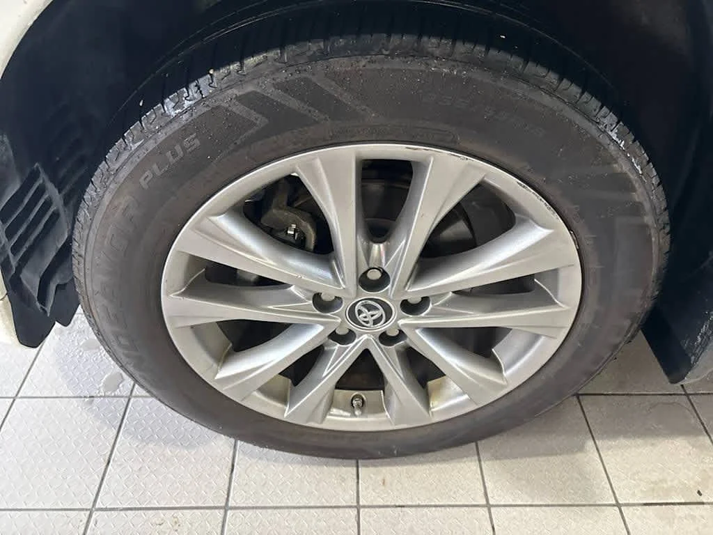 Used 2017 Blizzard Pearl Toyota Platinum image 16