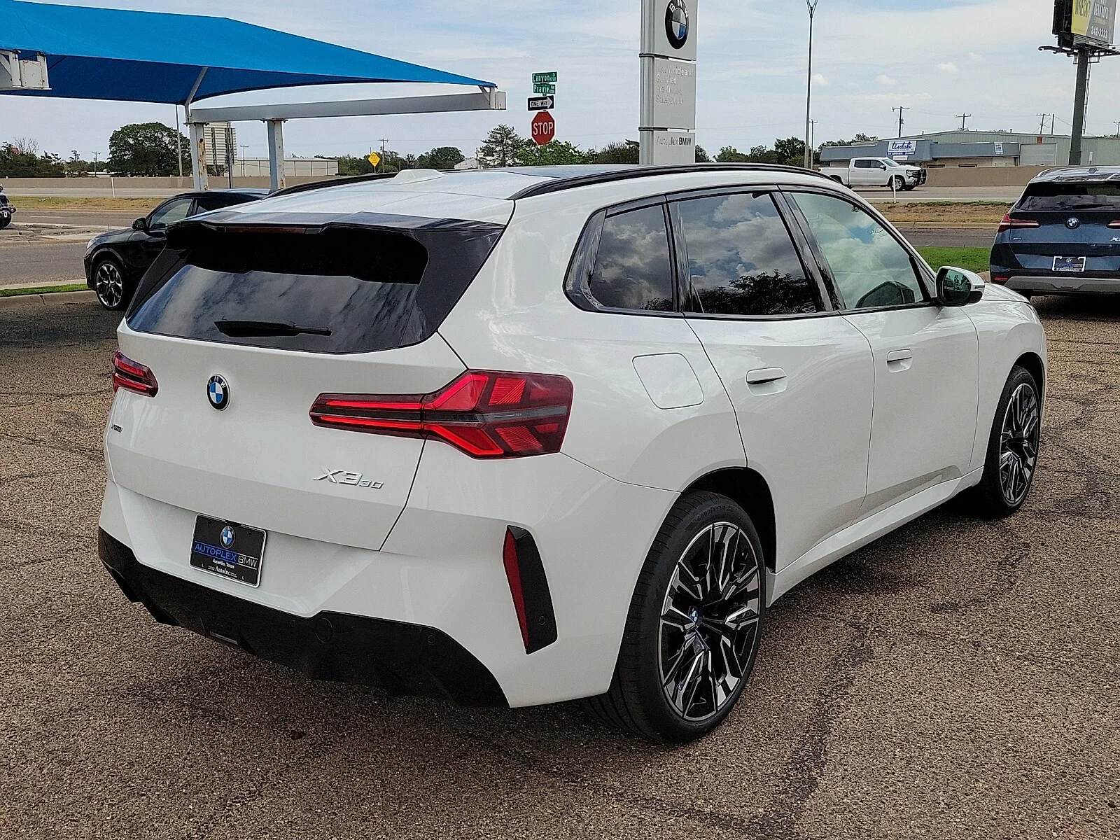 New 2026 Alpine White BMW 30 xDrive All-Wheel Drive Sports Activity Vehicle image 4