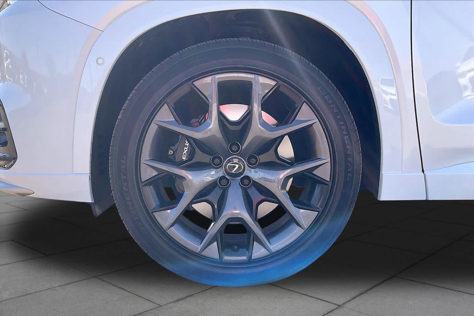 Certified Used 2025 Wind Chill Pearl Lexus F SPORT Premium image 10