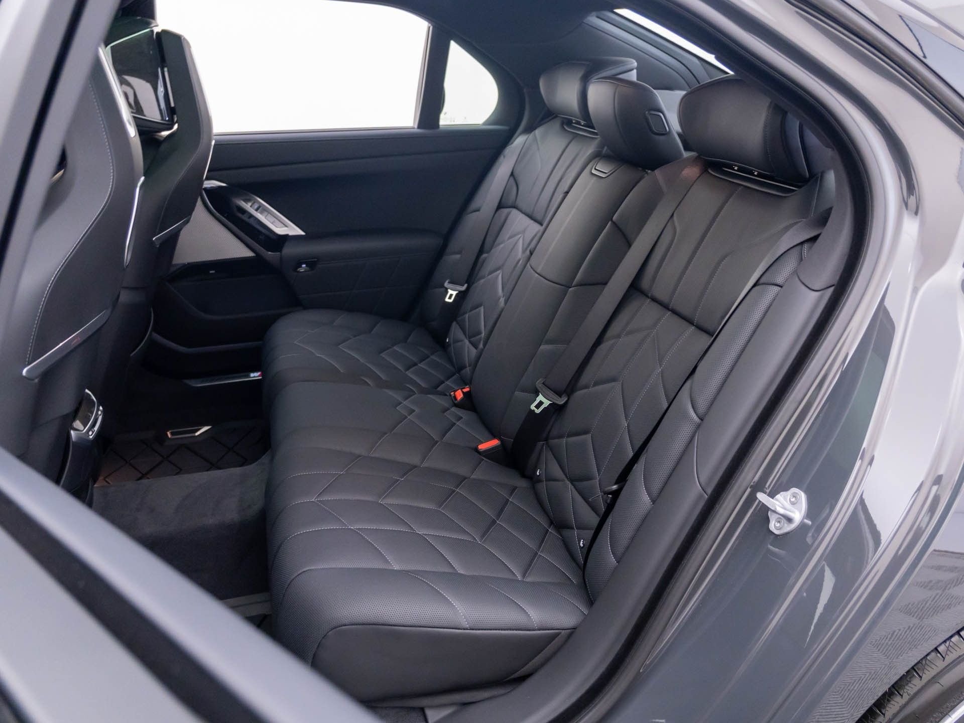 New 2026 Dravit Grey Metallic BMW 760i xDrive image 19
