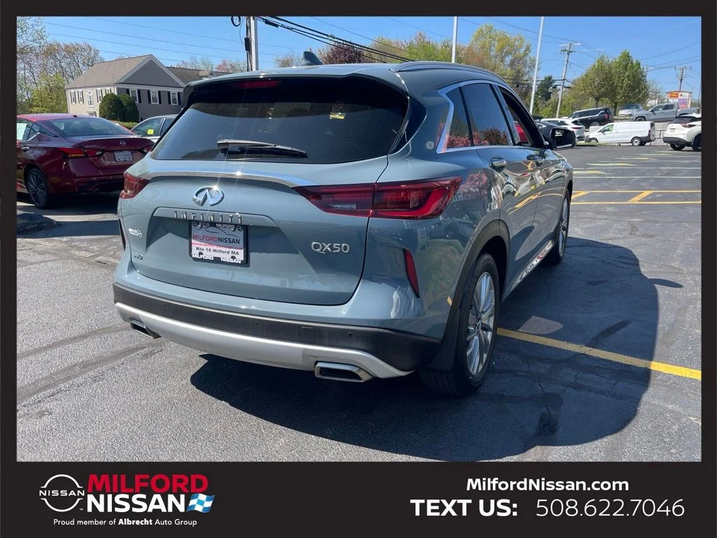 Used 2023 Gray INFINITI LUXE image 5