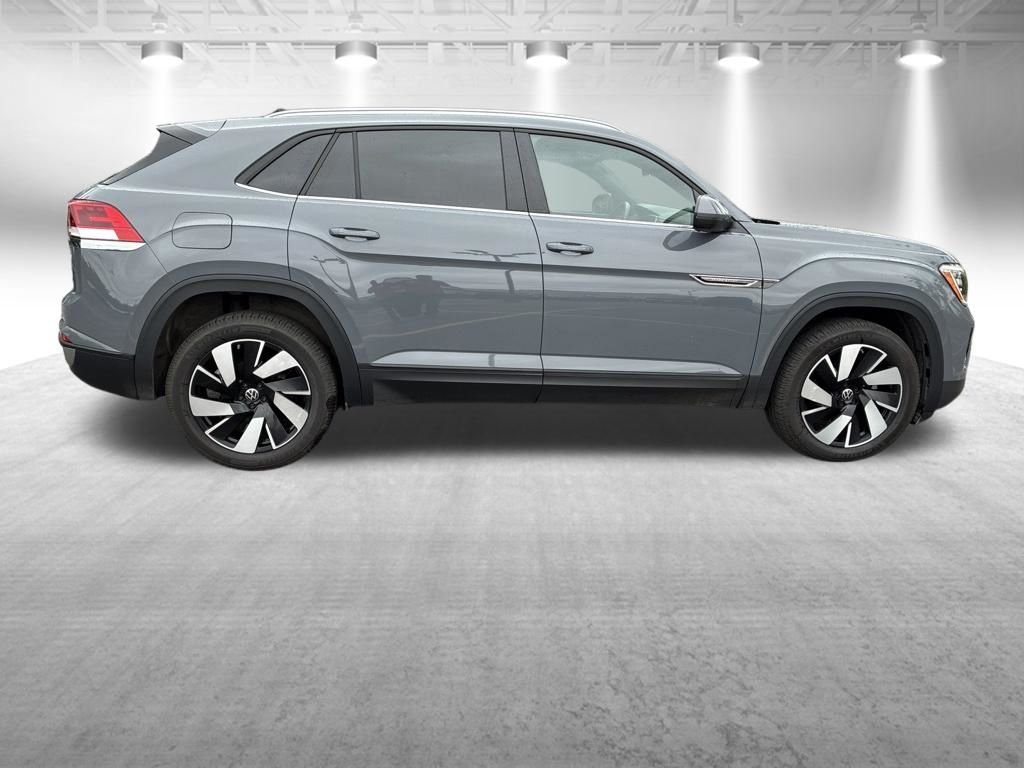 Used 2024  Volkswagen 2.0T SE w/Technology image 7