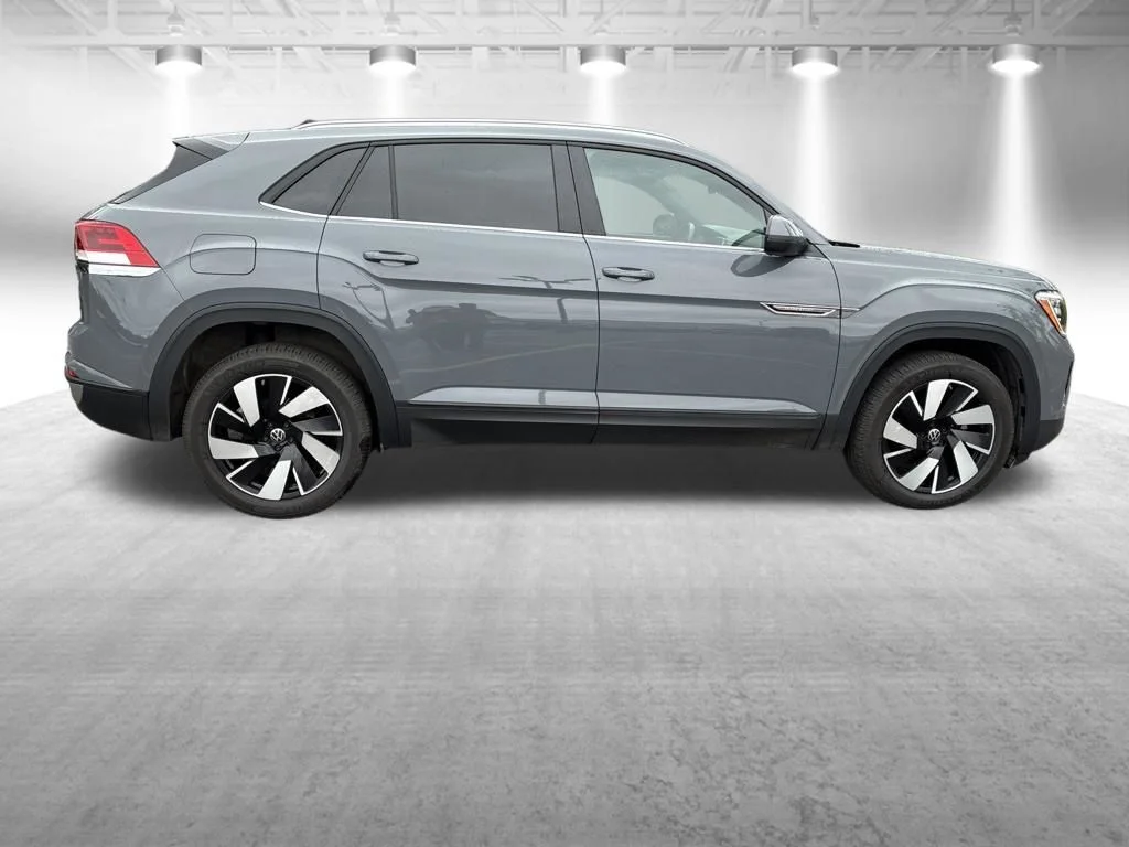 Used 2024  Volkswagen 2.0T SE w/Technology image 7