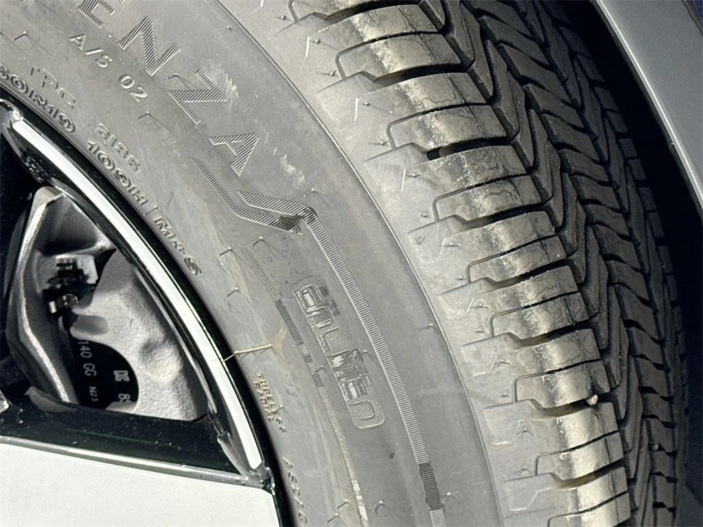 New 2026 Sonic Gray Pearl Honda Touring image 18