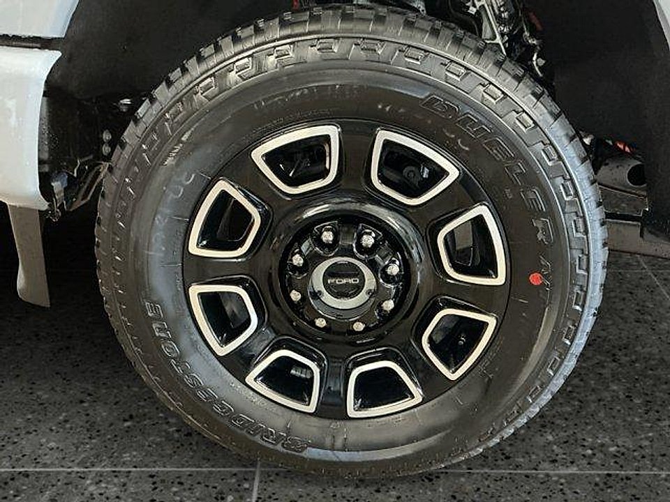 New 2026 Glacier Gray Metallic Tri-Coat Ford F-250® Platinum® image 14