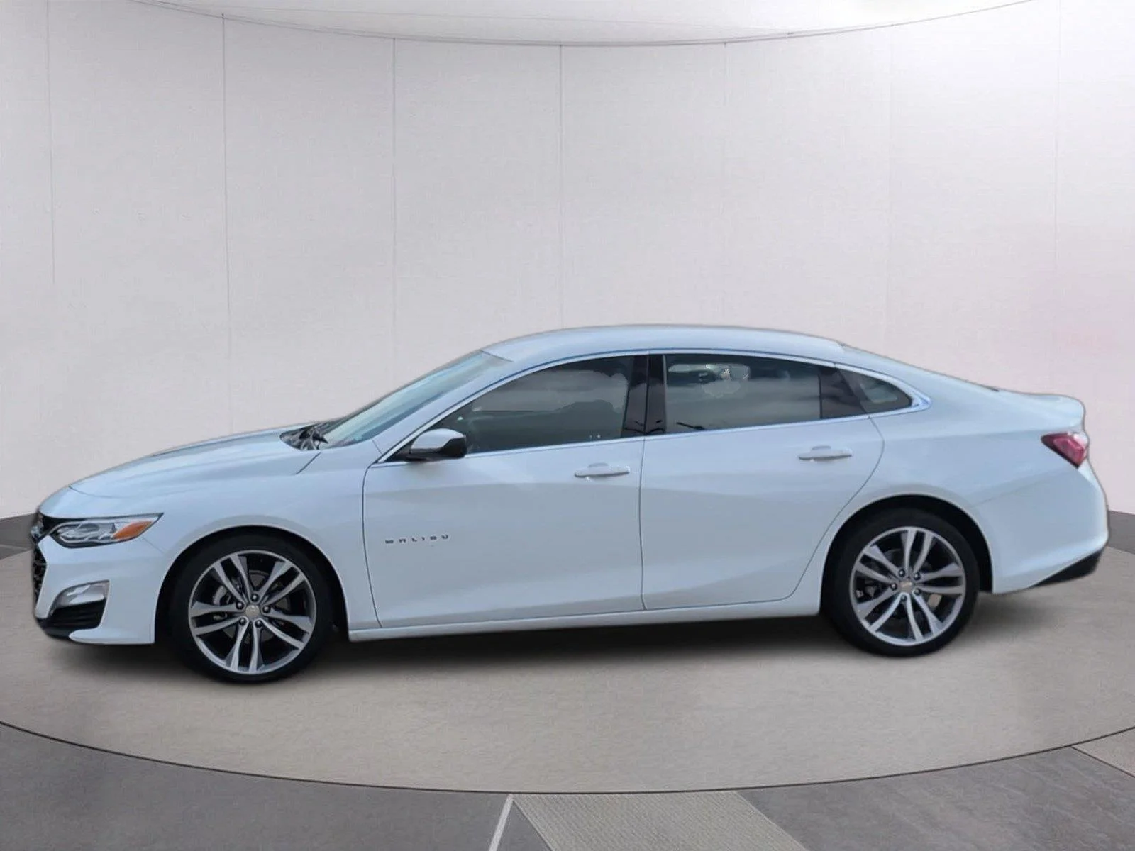Used 2024 Summit White Chevrolet 2LT image 2