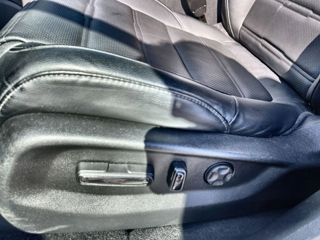 Used 2021 White Honda EX-L image 12