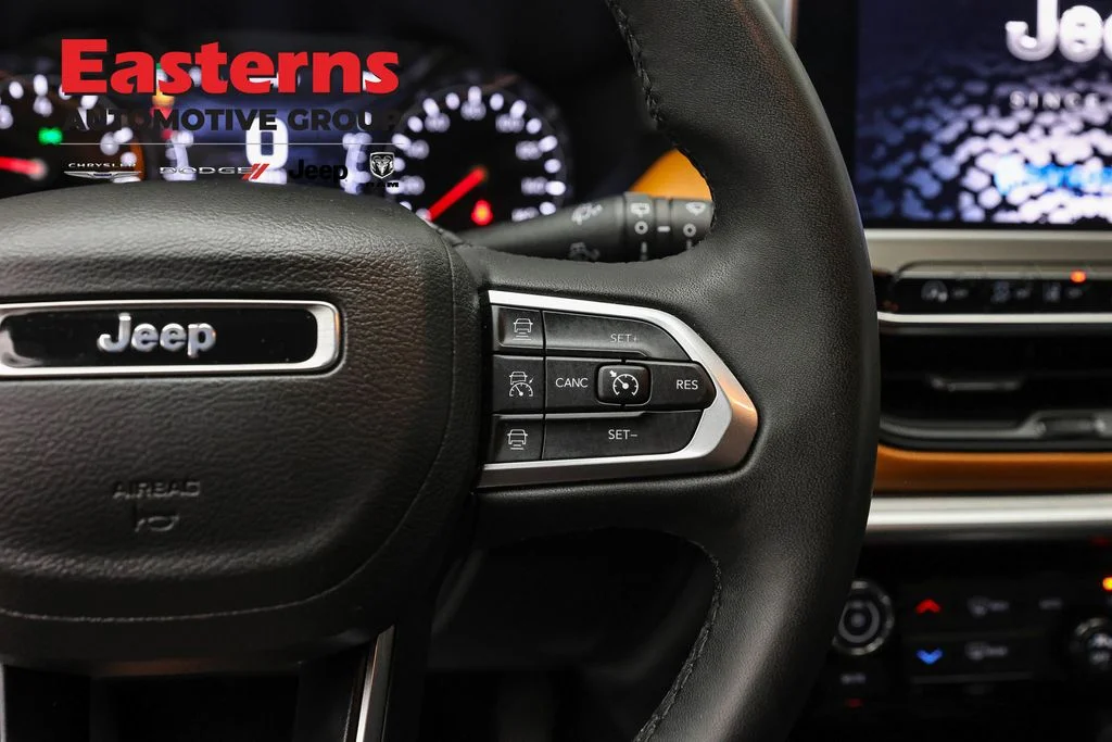 Used 2025 White Jeep Limited image 16