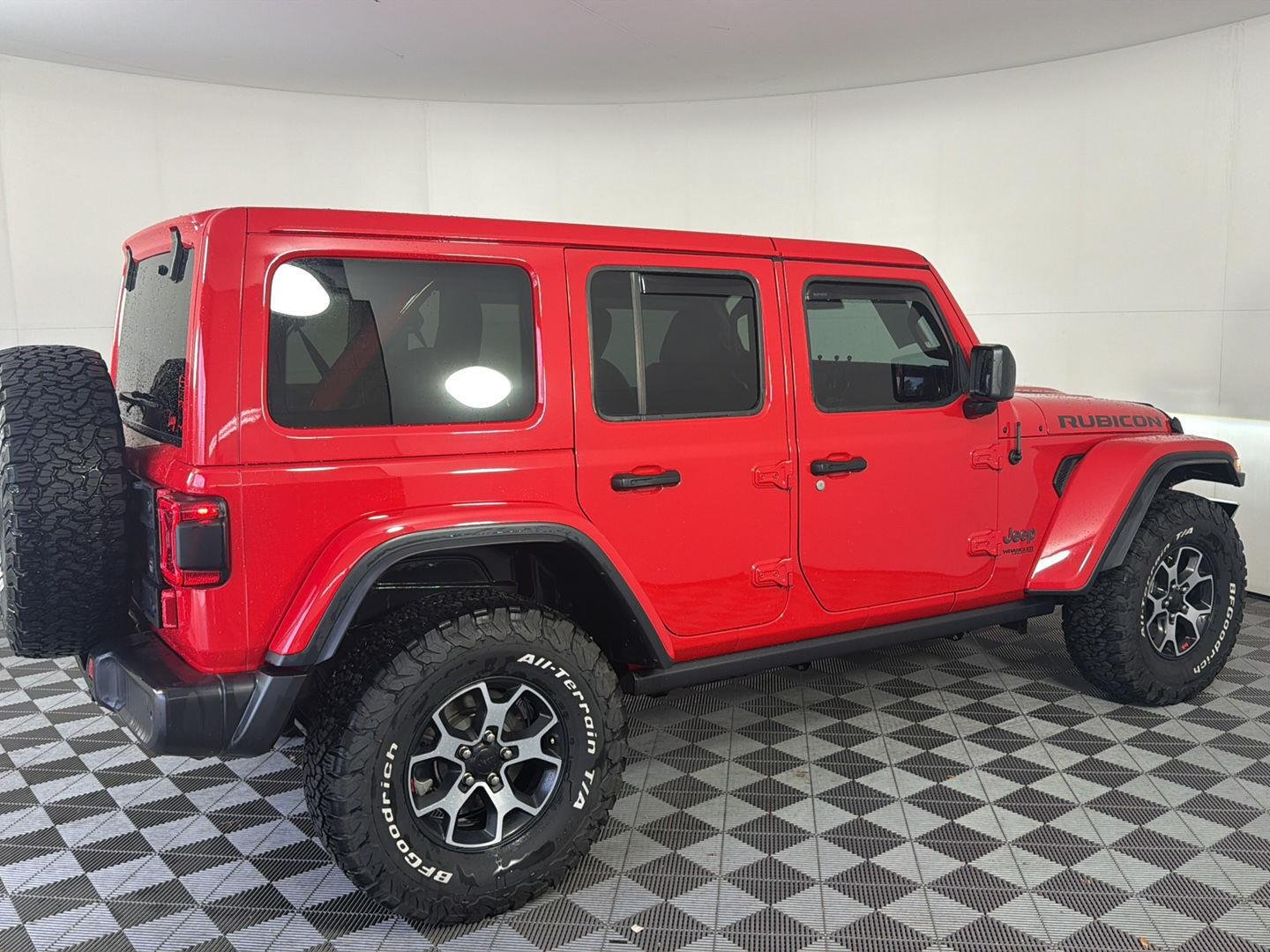Used 2022 Firecracker Red Clearcoat Jeep Unlimited Rubicon image 6