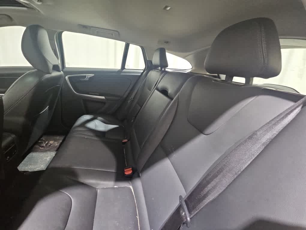 Used 2016 Silver Volvo T5 Drive-E Platinum image 12