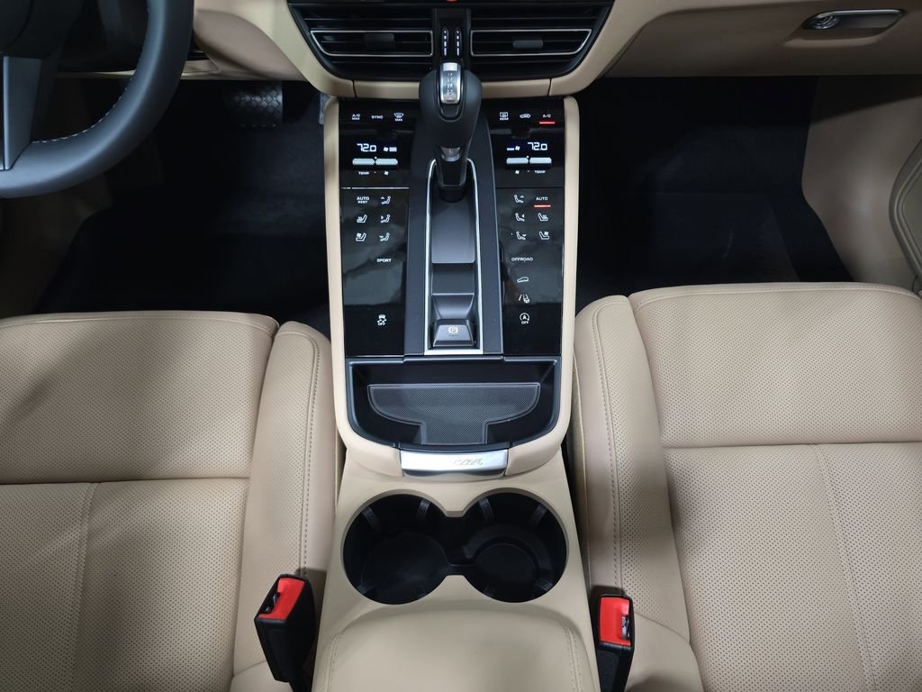 2026 Porsche Macan T - Photo 20