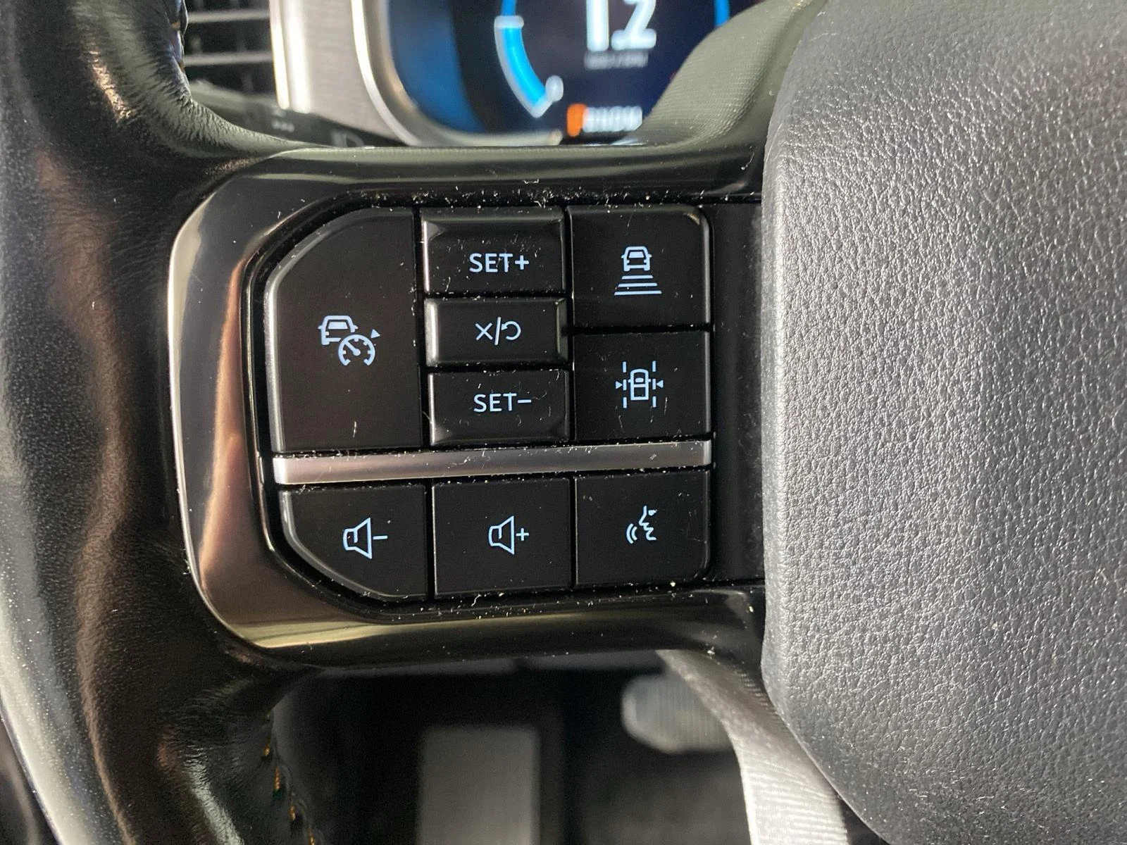 Used 2021 Smoked Quartz Metallic Tinted Clearcoat Ford Platinum image 18