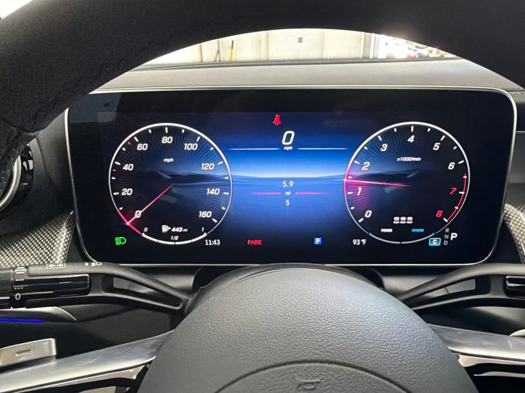 New 2027 White Mercedes-Benz GLC 300 image 30