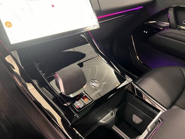 New 2025 Ostuni Pearl White Land Rover Dynamic SE image 28