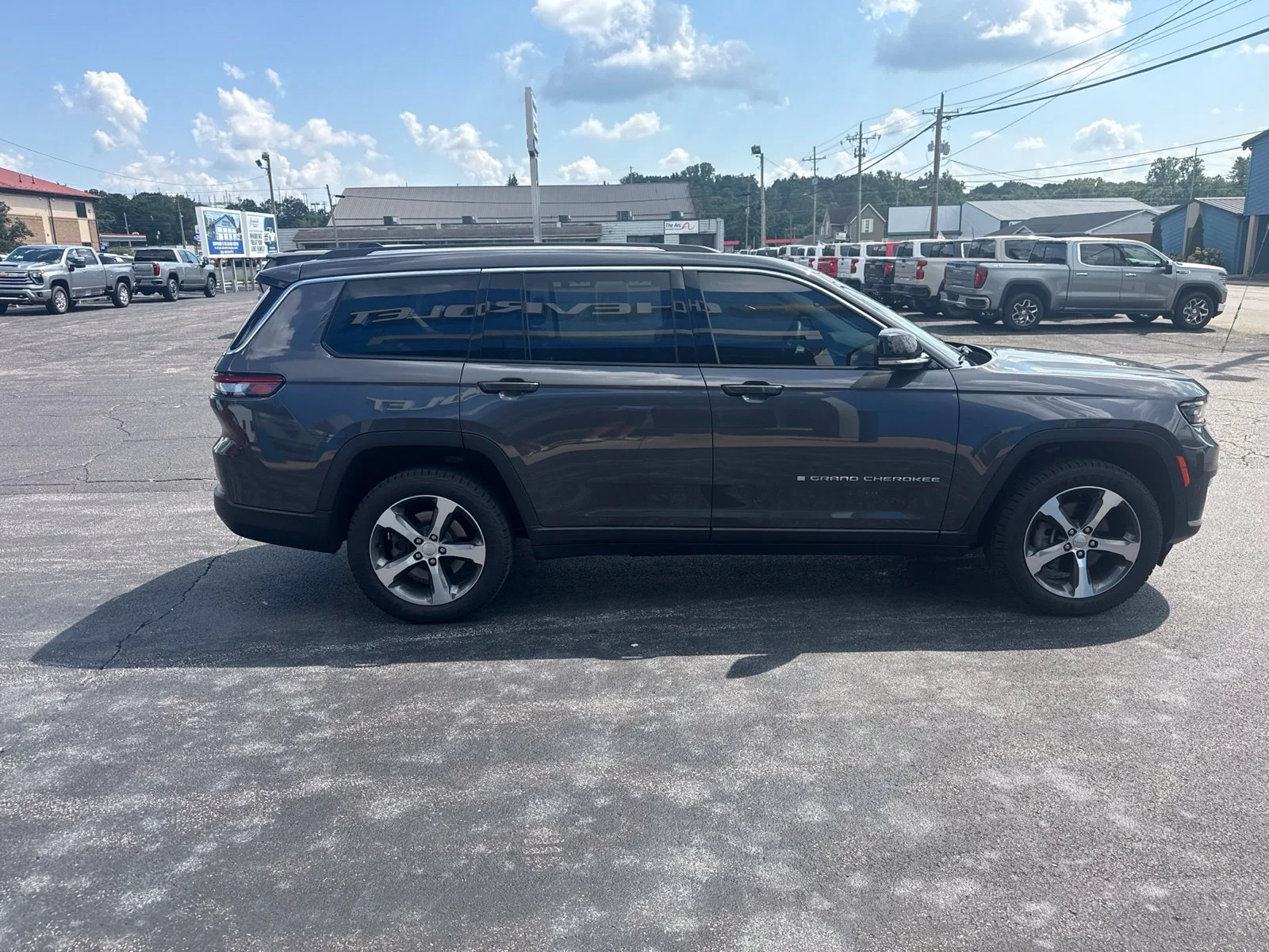 Used 2023 Gray Jeep Limited image 8