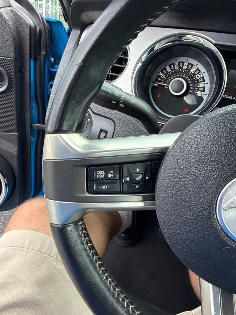 Used 2013 Blue Ford V6 Premium image 18