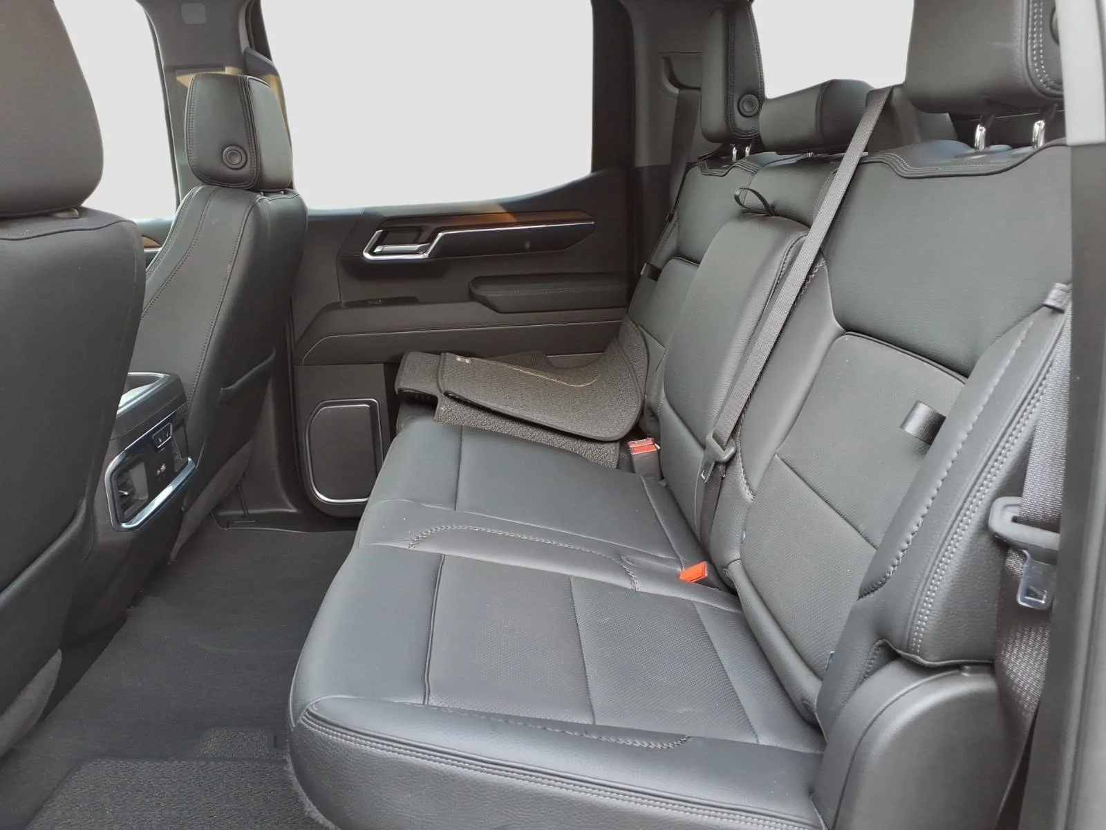 Used 2024 White Frost Tricoat GMC Denali image 16