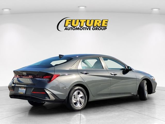 Used 2025 Gray Hyundai SE image 4