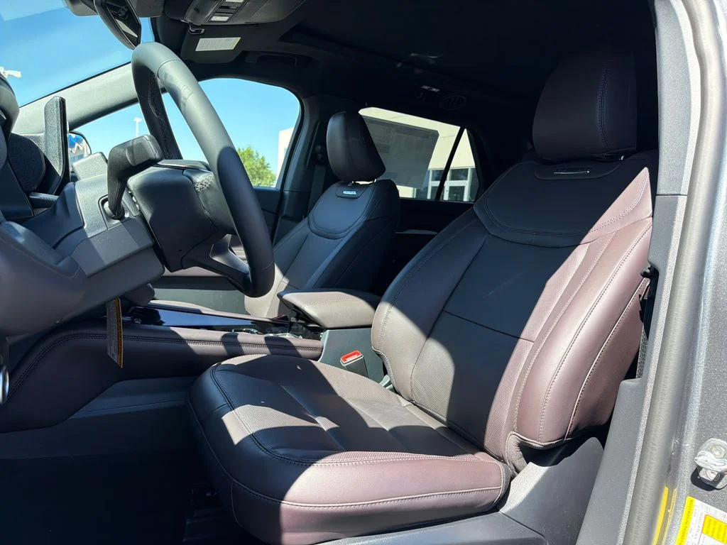 New 2026 Gray Ford Platinum image 9