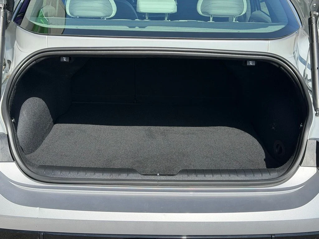 Used 2024 Silver Hyundai SEL image 9