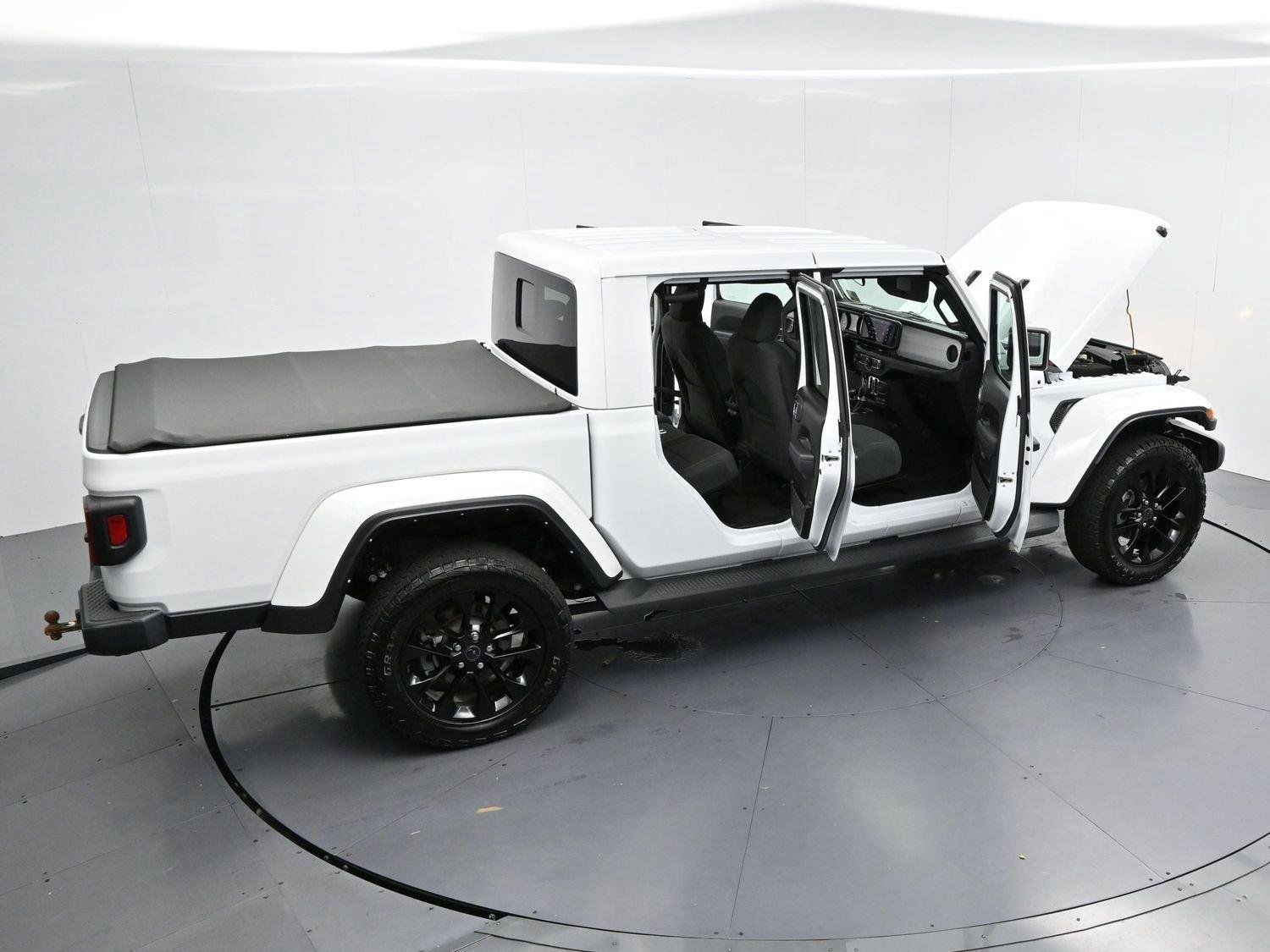 Used 2025 White Jeep Nighthawk image 37