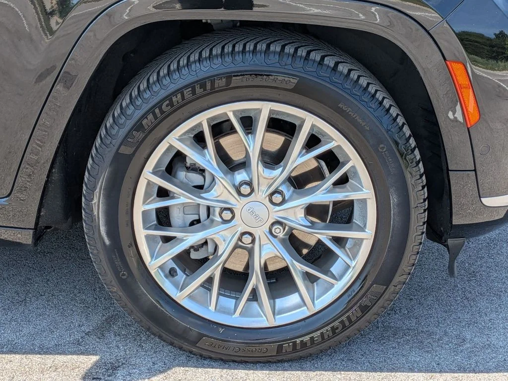 Used 2021 Black Jeep Summit image 9