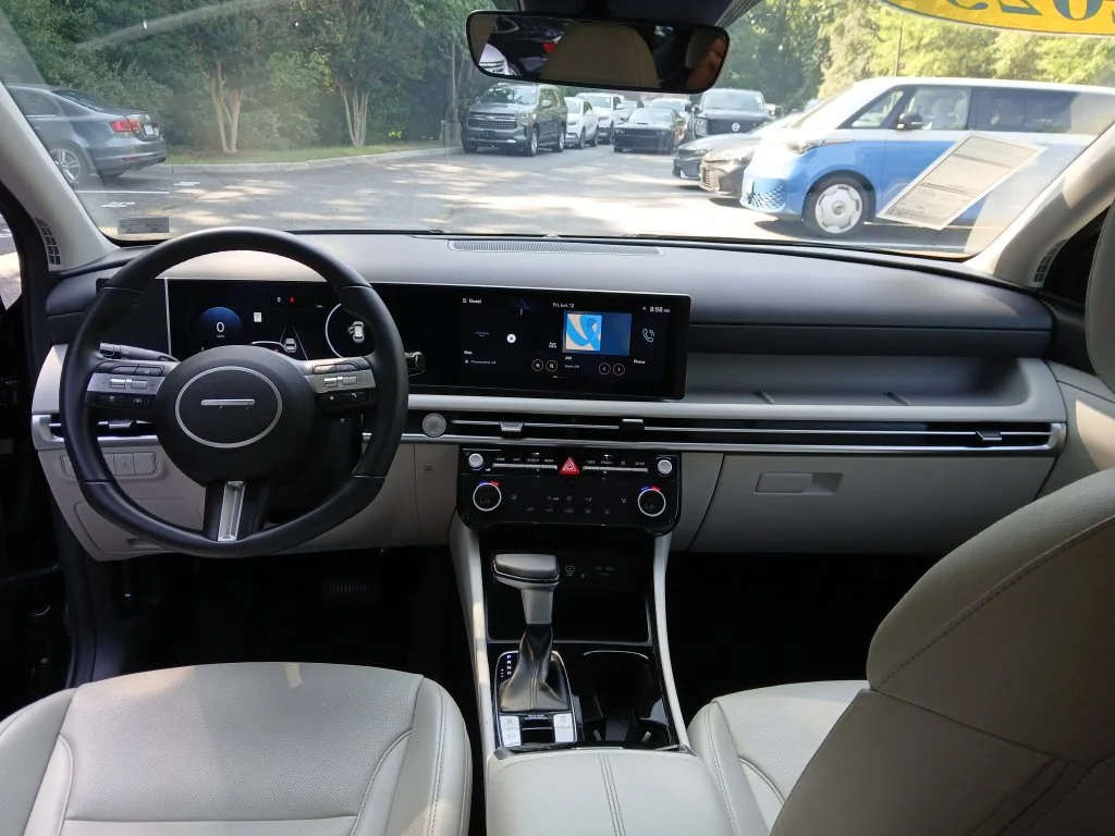 Used 2025 Black Hyundai SEL Convenience image 20