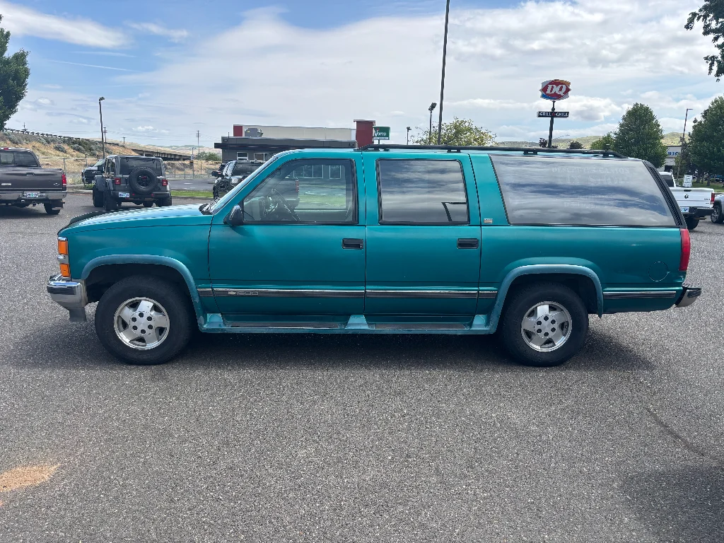 1994 Chevrolet Suburban's photo