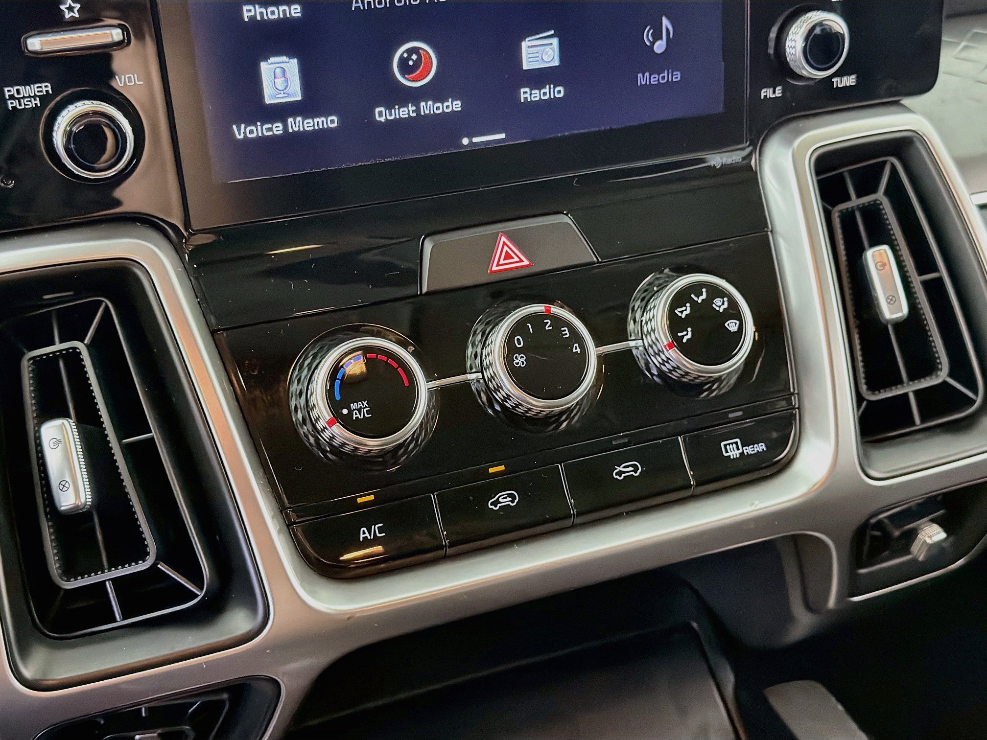 2021 Kia Sorento LX - Photo 15