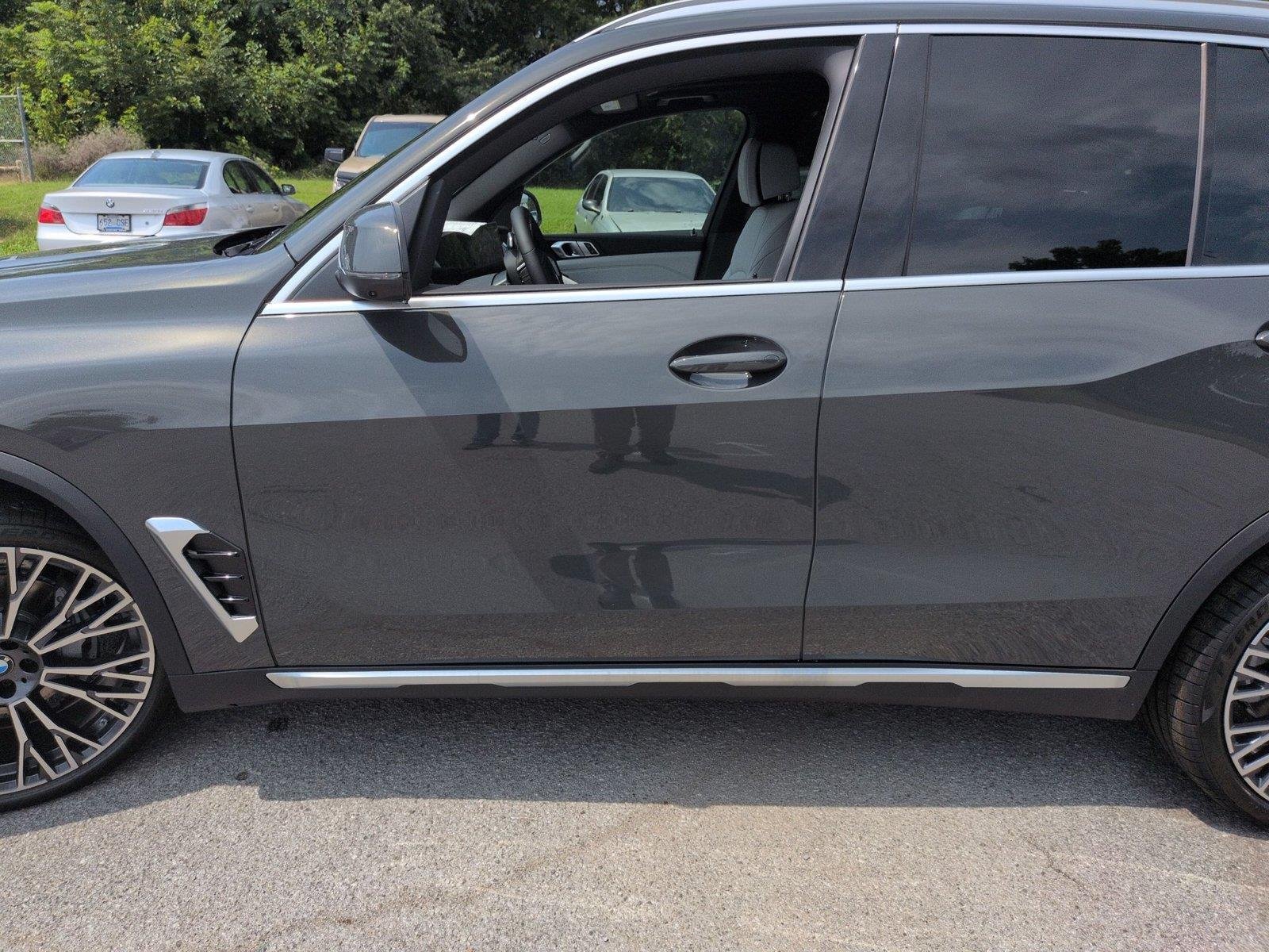 New 2026 Dravit Grey Metallic BMW xDrive40i image 15