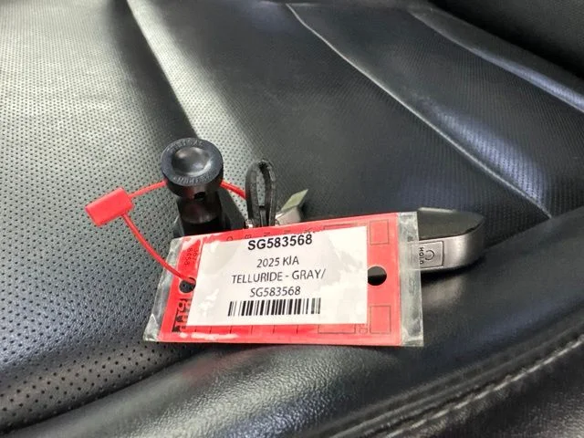 Used 2025 Black Kia S image 31