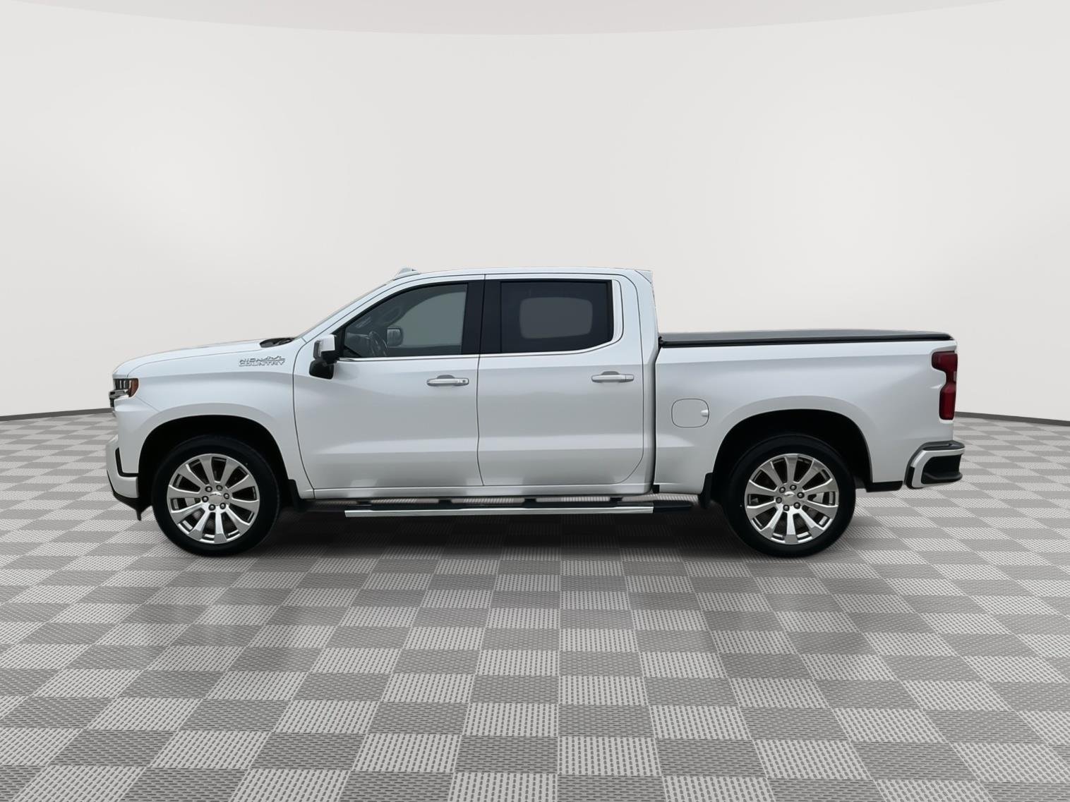 Used 2022 Iridescent Pearl Tricoat Chevrolet High Country image 20