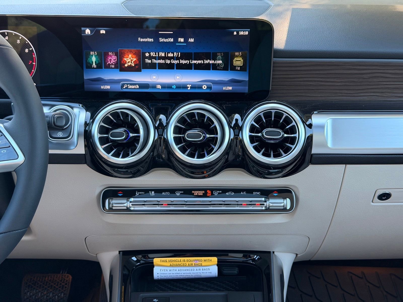 New 2026 Polar White Mercedes-Benz GLB 250 image 45