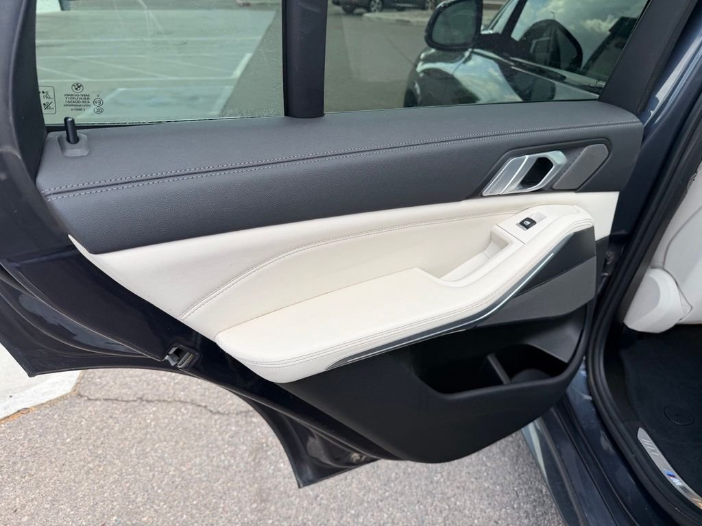 Used 2022 Gray BMW M50i image 17