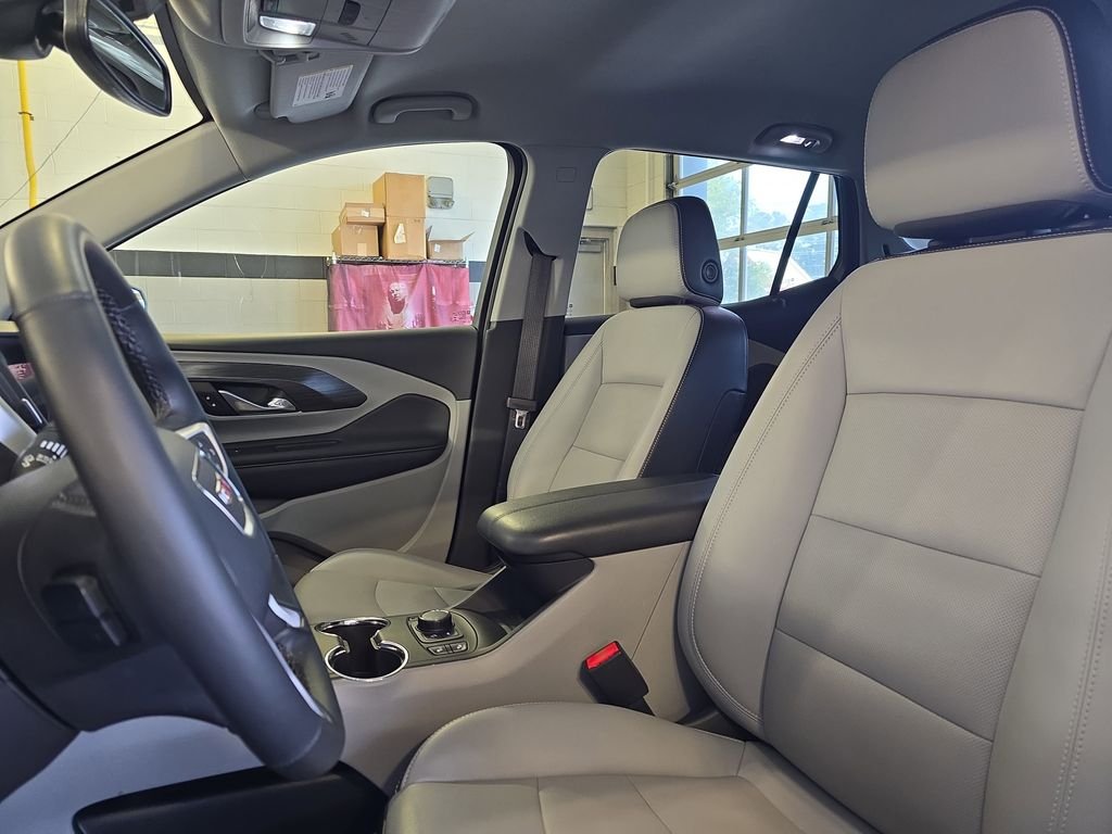 Used 2023 White GMC SLT image 17
