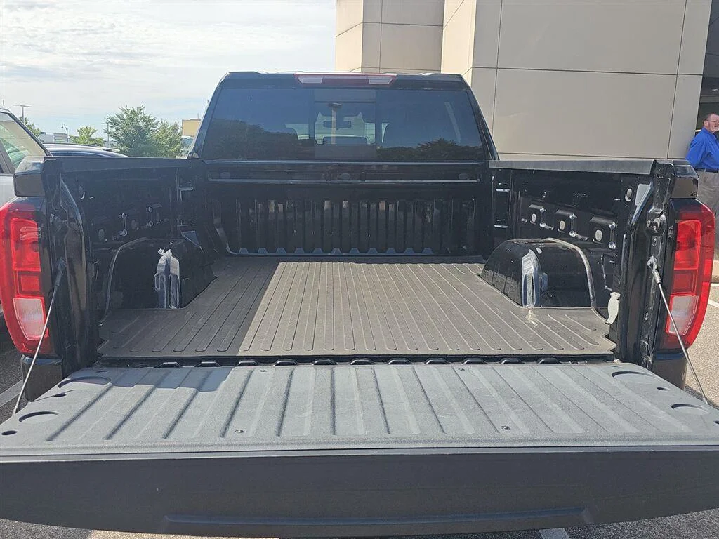 Used 2021 Onyx Black GMC SLE image 7