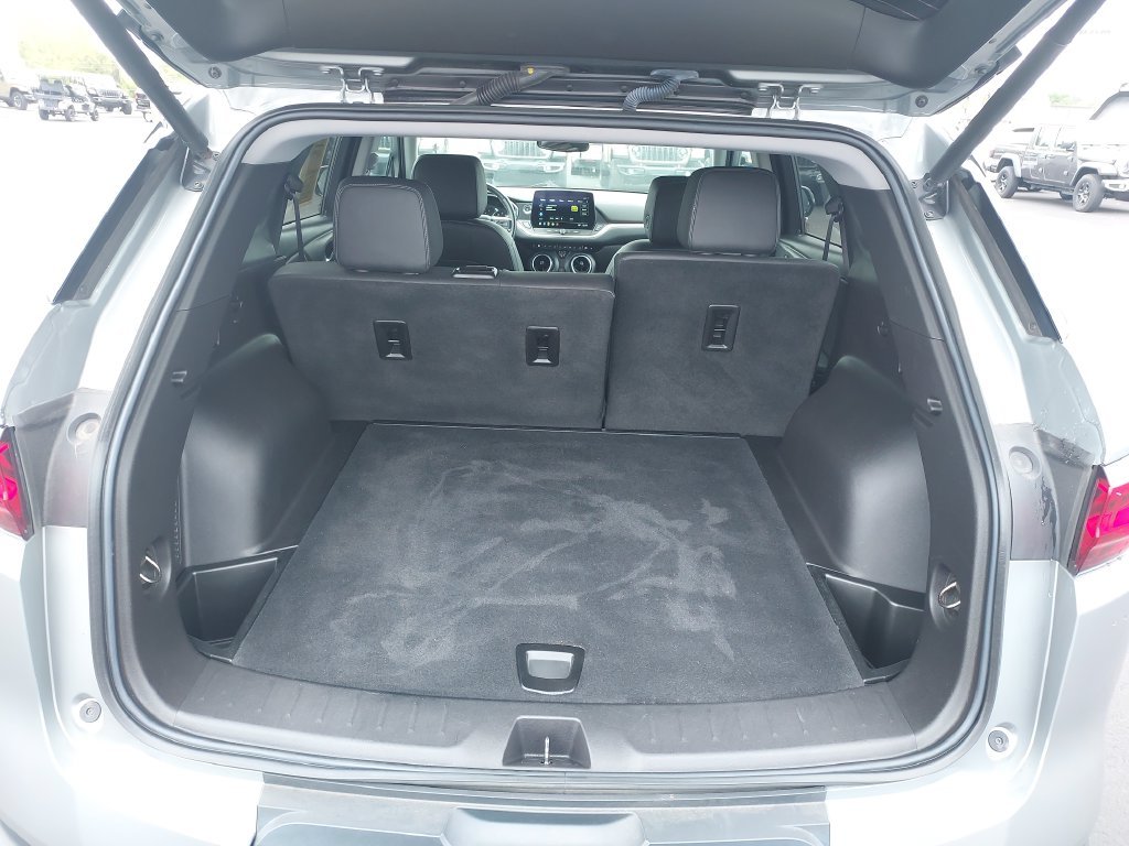Used 2024 Gray Chevrolet LT image 9