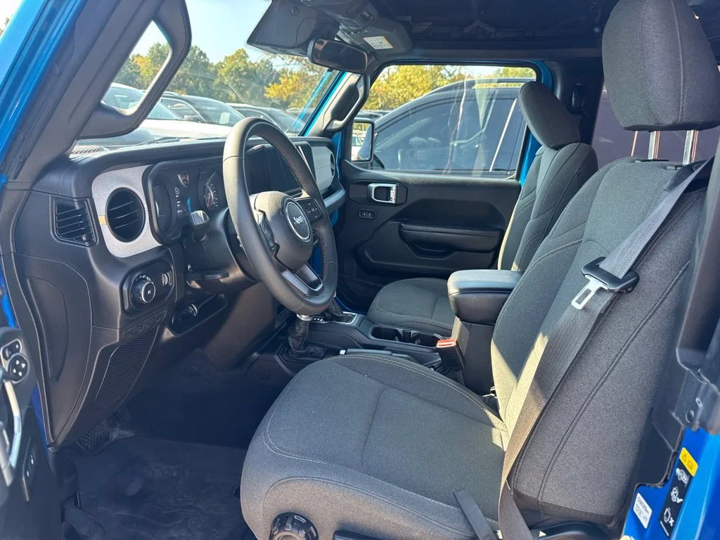 Used 2024 Blue Jeep Sport S image 4
