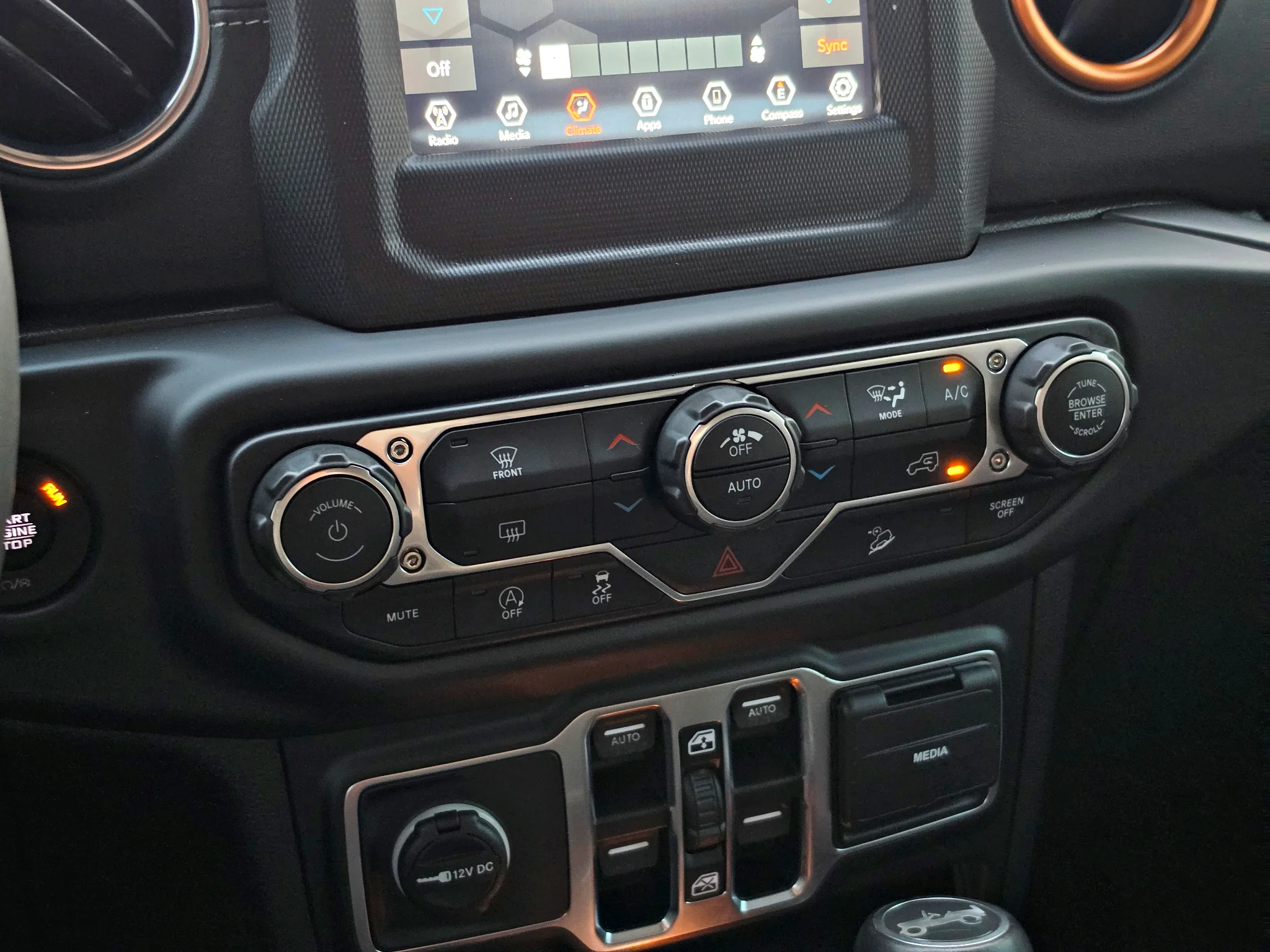 Used 2019 Punkn Metallic Clearcoat Jeep Sahara image 17