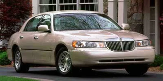 1999 Lincoln Town Car EXECUTIVE