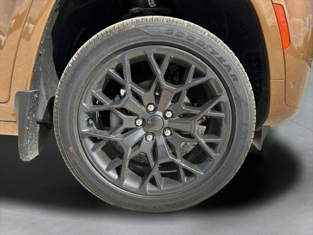 New 2026 Copper Shino Metallic Clear-Coat Exterior Paint Jeep Summit image 50