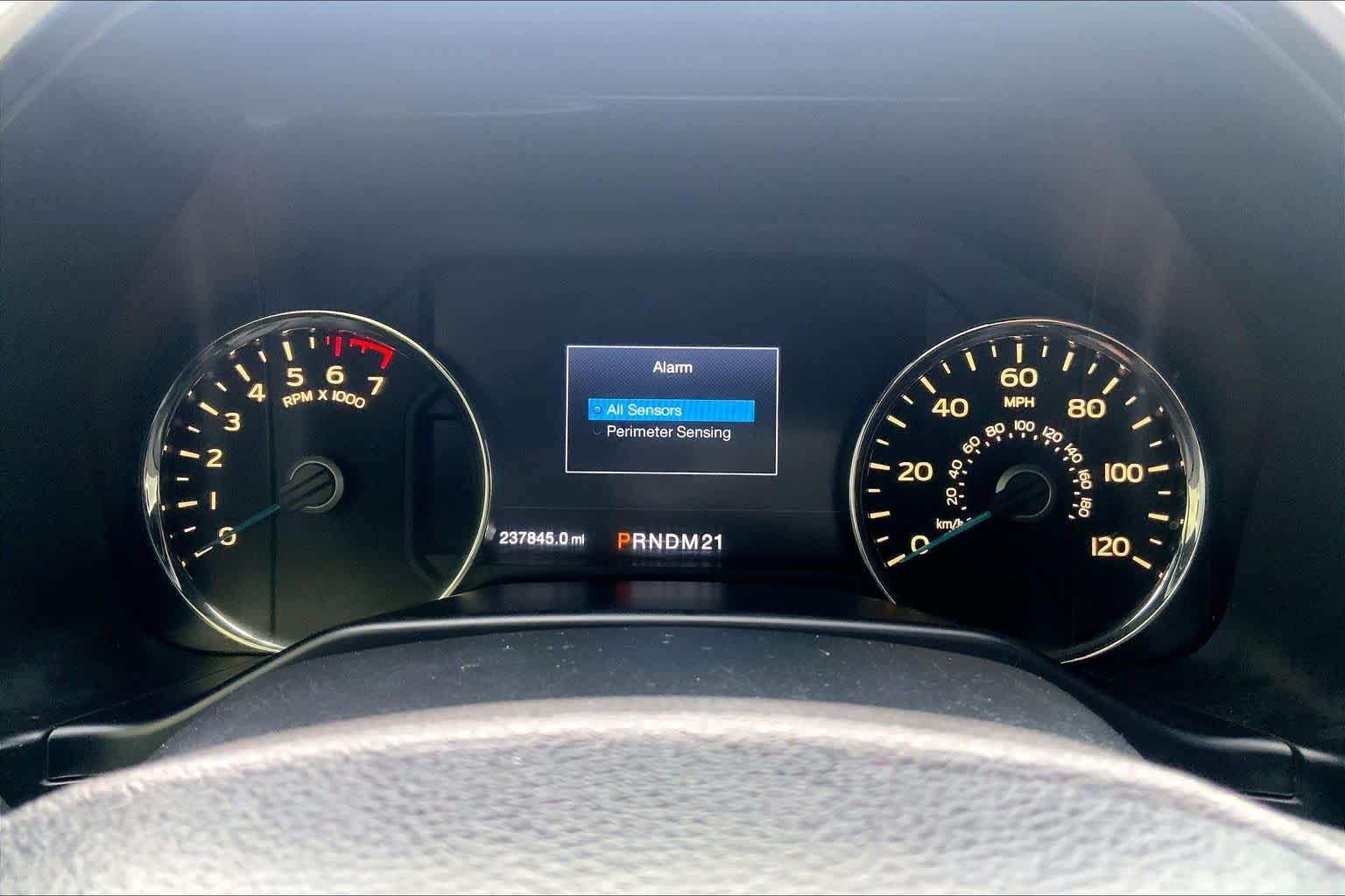 Used 2015 White Platinum Metallic Tri-Coat Ford Platinum image 22
