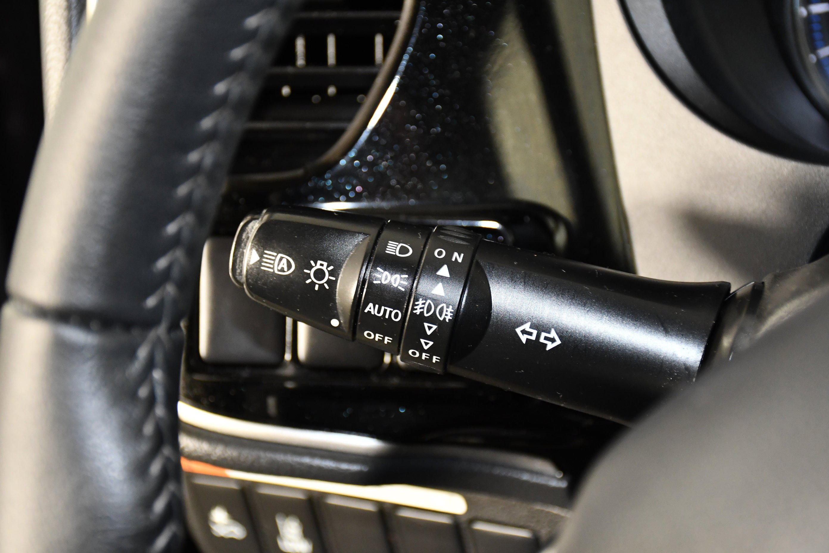 Used 2020 Labrador Black Metallic Mitsubishi SEL image 22
