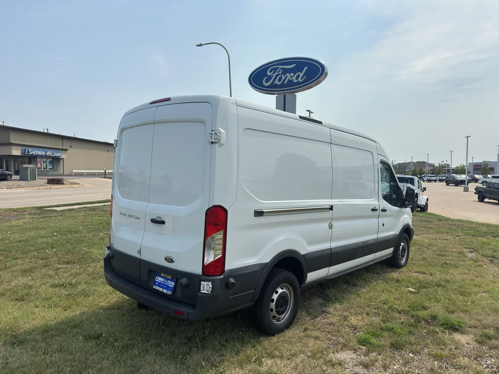 Used 2015 Oxford White Ford Base image 18